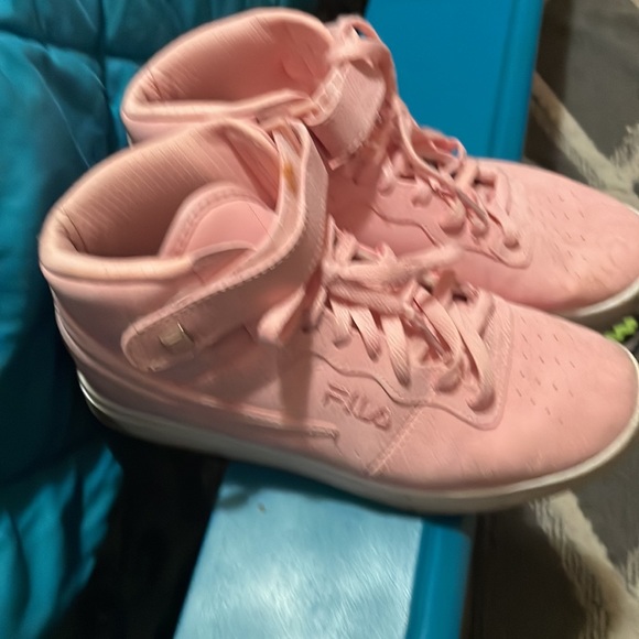 Shoes - Picture 2 of 4